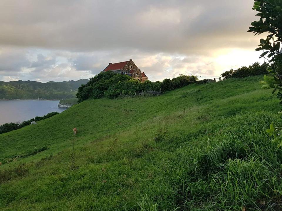 Florabells Iraya Guest House - Batanes Basco ภายนอก รูปภาพ